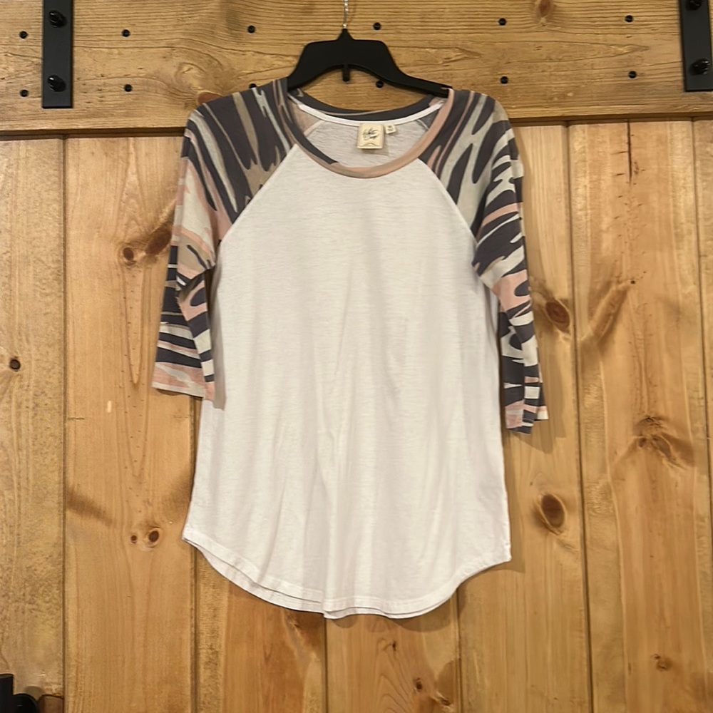 White crow camo baseball t-shirt